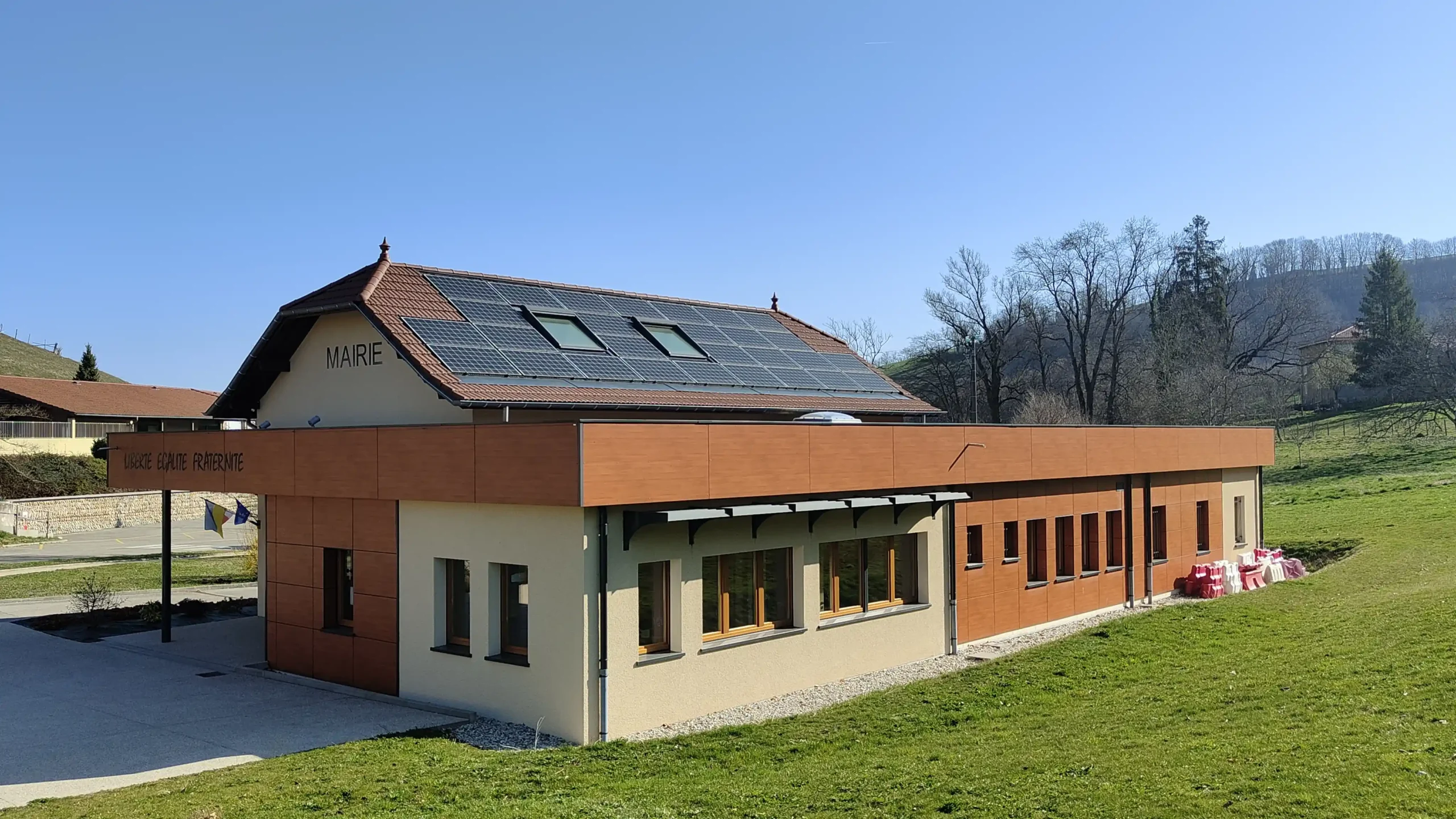 Mairie de Plan – Bâtiment ossature bois à énergie positive (Bâtiment passif)
