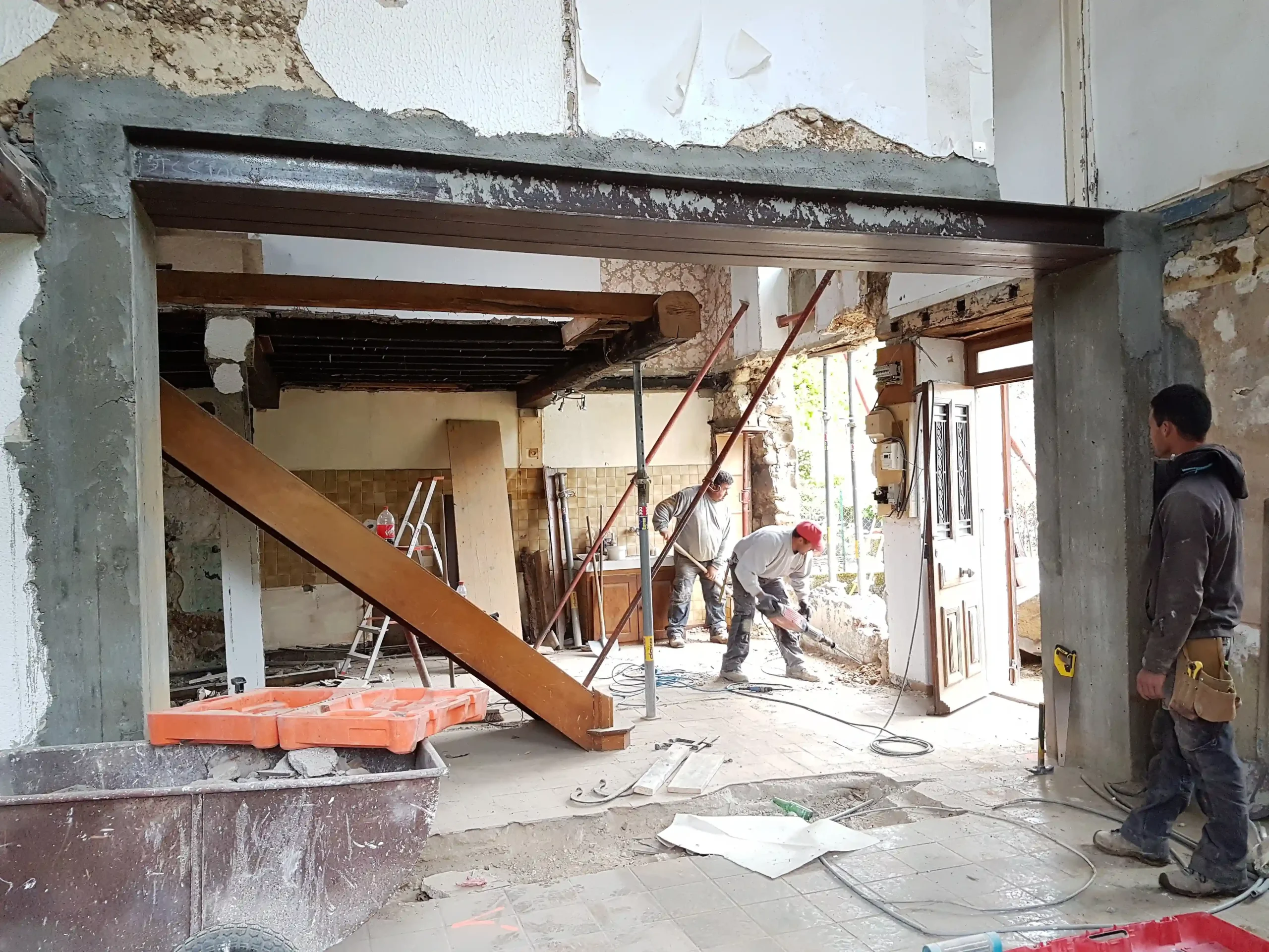 Création ouverture largeur 3m et 4m, dans mur en pisé