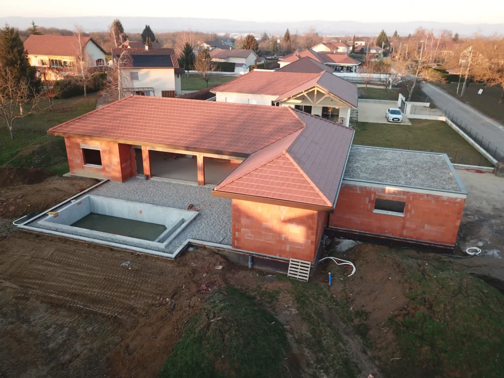 2 Villa contemporaine Toiture terrasse Acroteres beton arme Pisicne Brique terre cuite scaled