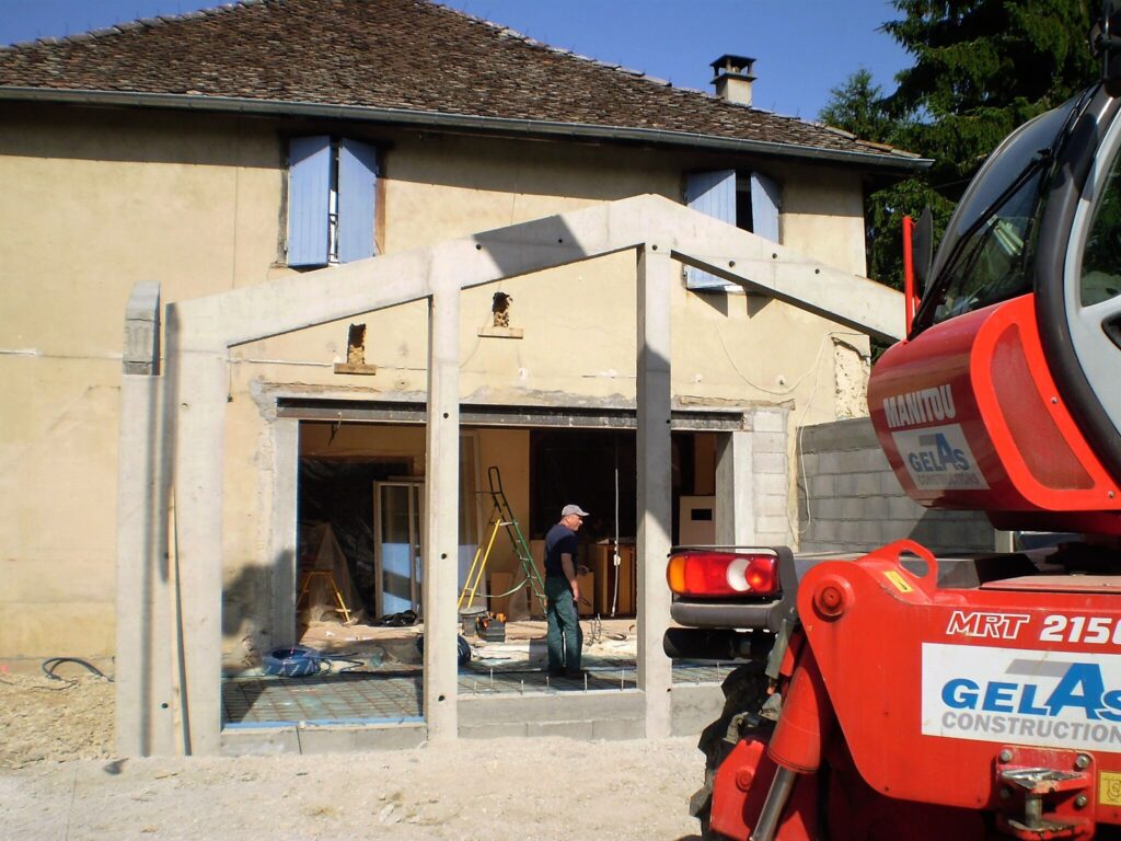 1 Vue avec extension beton arme et creation ouverture dans mur en pise largeur 5.40m Bievre Isere