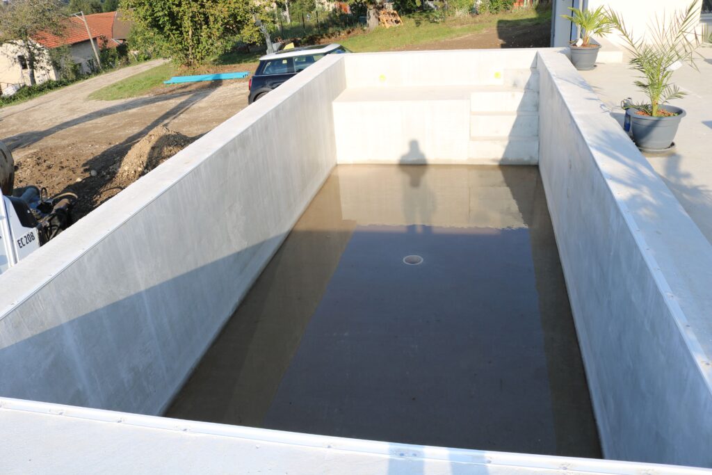 piscine avant pose liner montferrat Gelas constructions