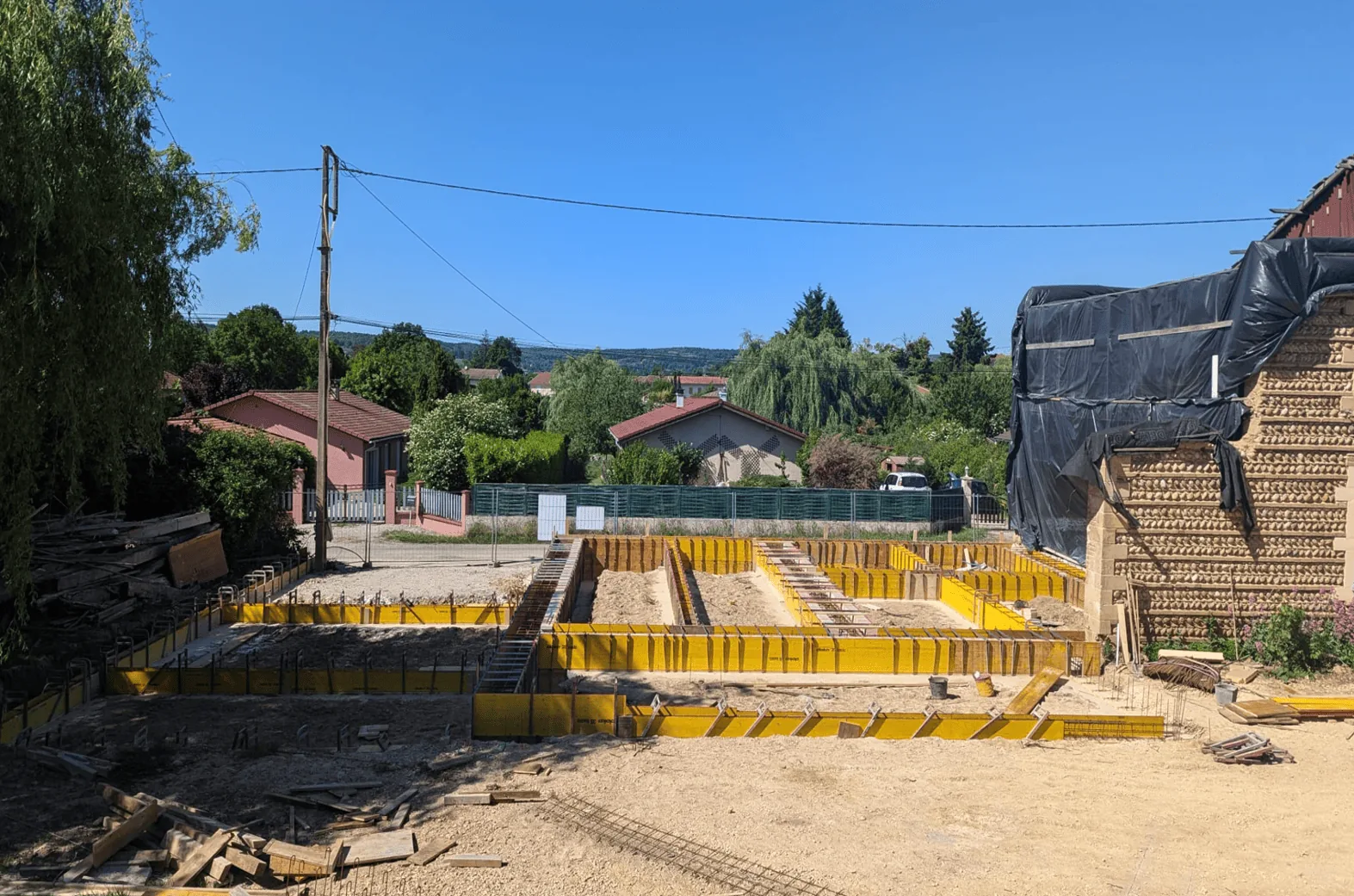 Reconstruction en pisé après sinistre